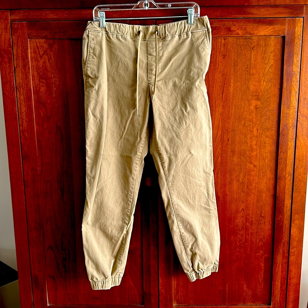 Men’s elastic waist khakis